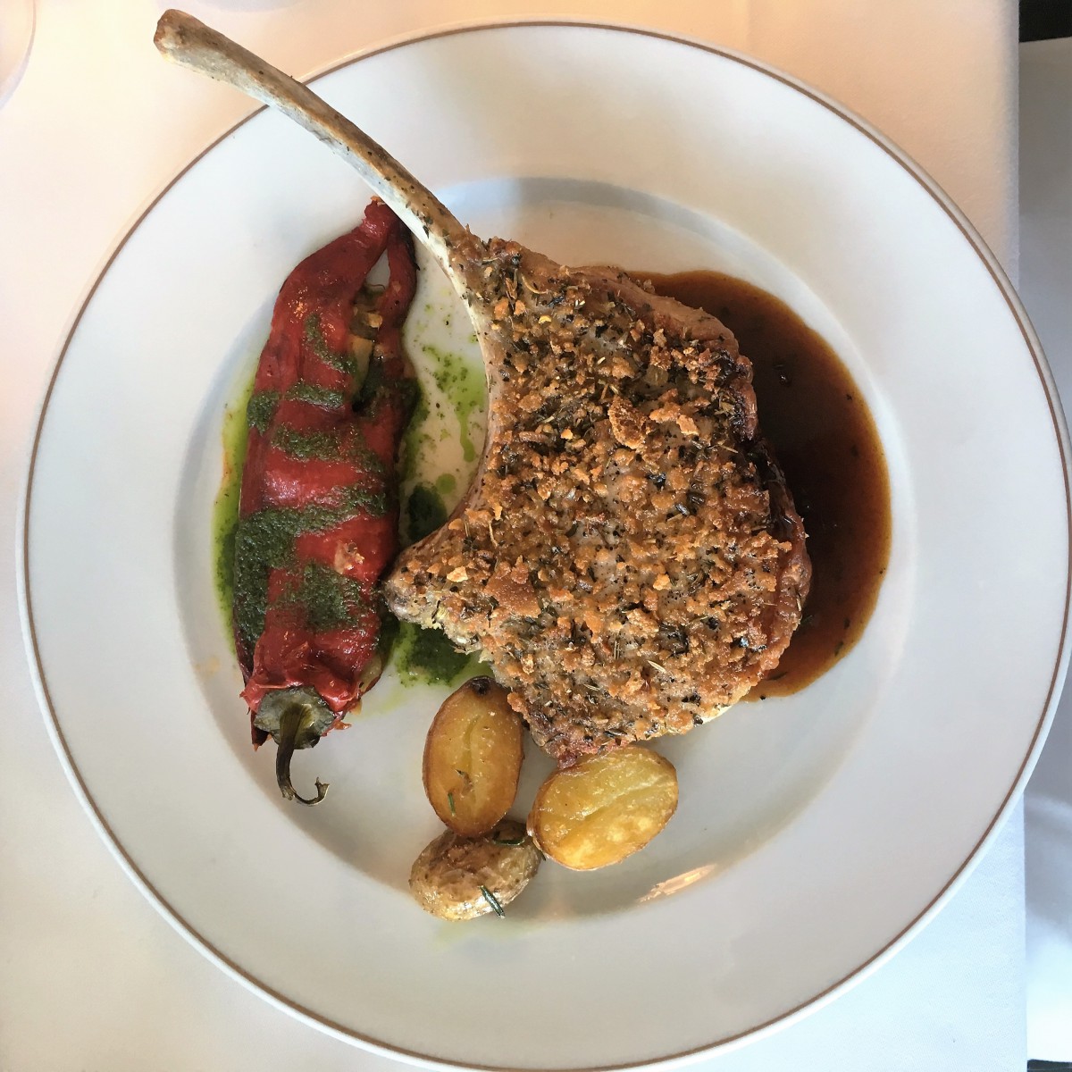Tomahawk Schweinekotlett von den Herrmannsdorfer Landwerkstätten