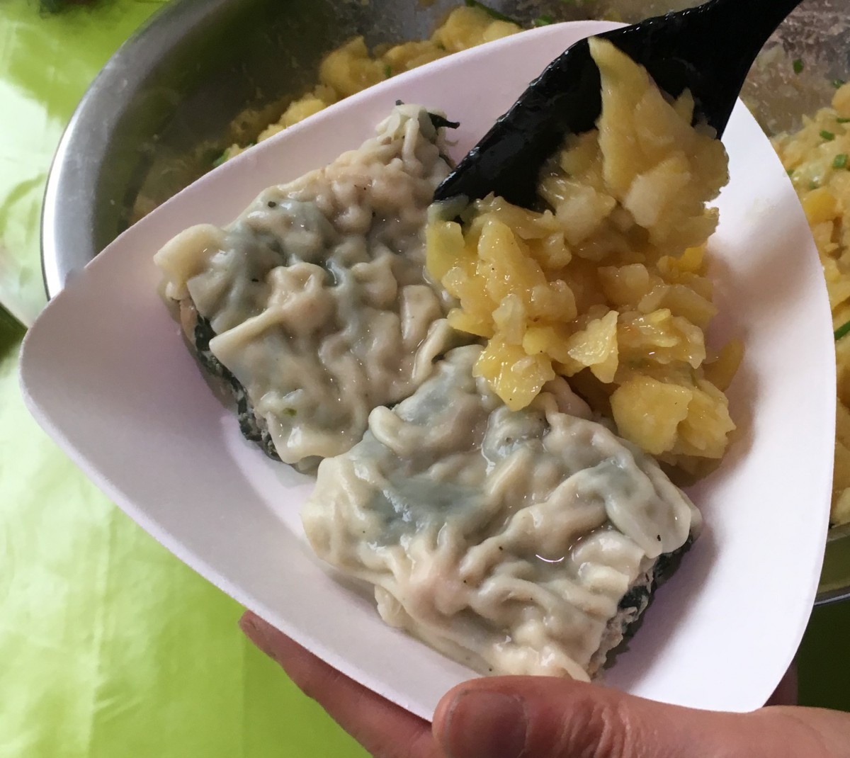 Alles frisch: Maultaschen mit Kartoffelsalat