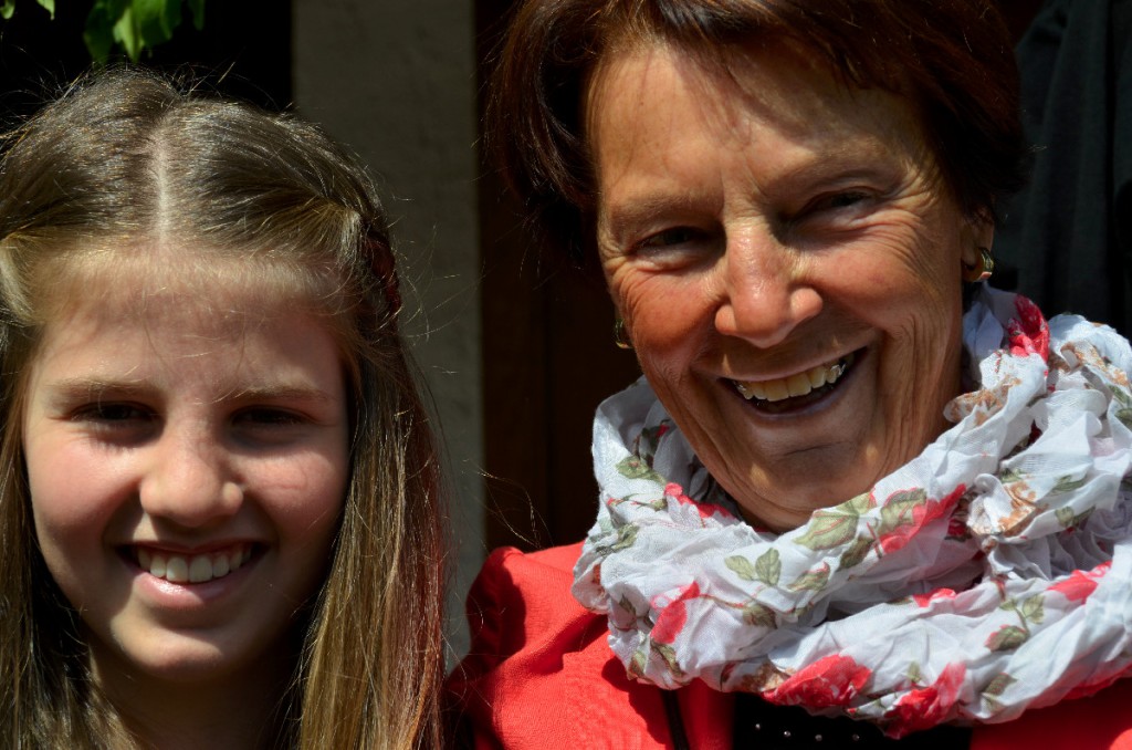 Oma Lisbeth und Enkelin Mascha