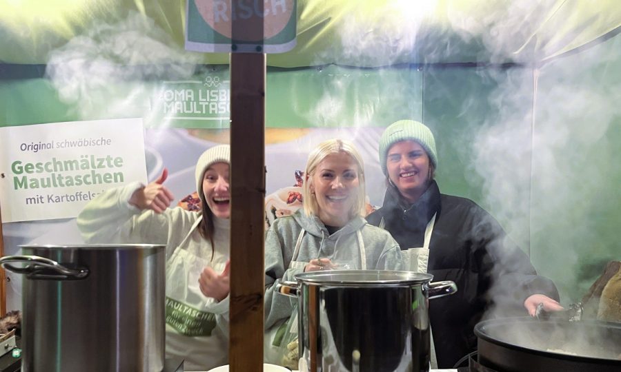 Weihnachtsmarkt 2024: Maultaschen, Teamgeist und 1.665 Euro Spende